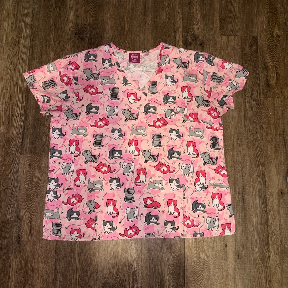 Pink cat kitty print scrub top with pockets